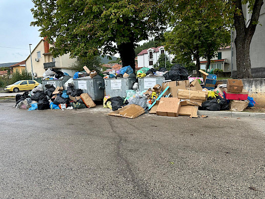 Uklanjanje spremnika za otpad kod Pravoslavne crkve